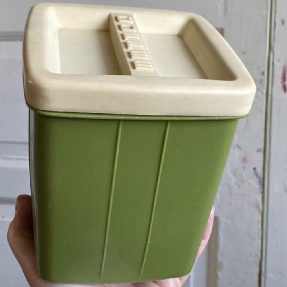 Tupperware - Picture 2 of 2